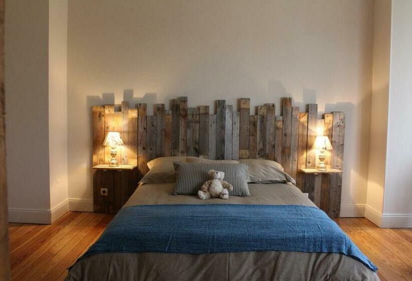 تختخواب و صبحانه La Chambre De Marie