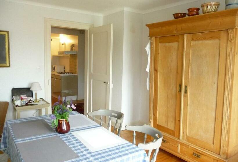 تختخواب و صبحانه La Chambre De Marie