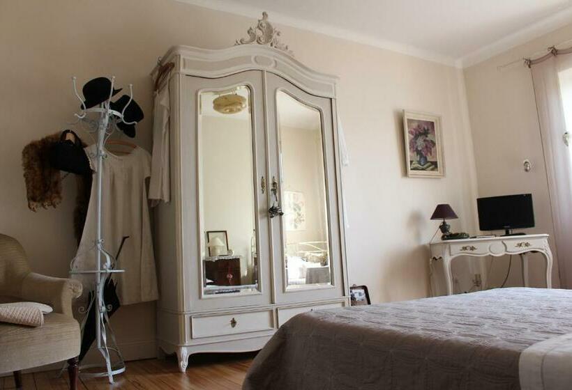 تختخواب و صبحانه La Chambre De Marie