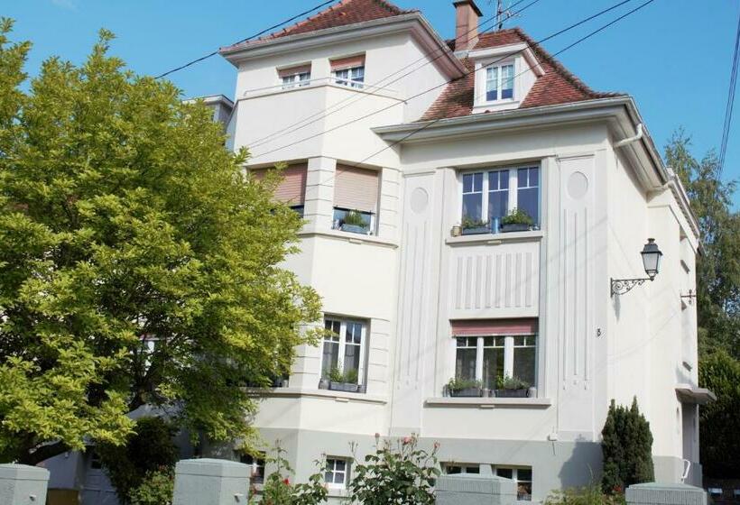 تختخواب و صبحانه La Chambre De Marie