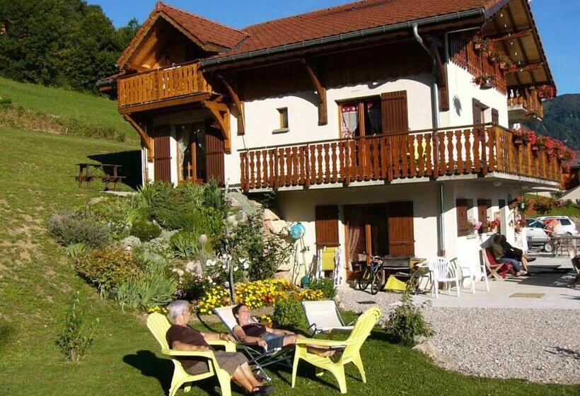 تختخواب و صبحانه Chalet Titlis