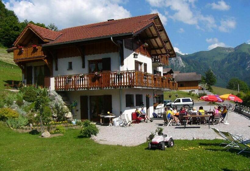 تختخواب و صبحانه Chalet Titlis