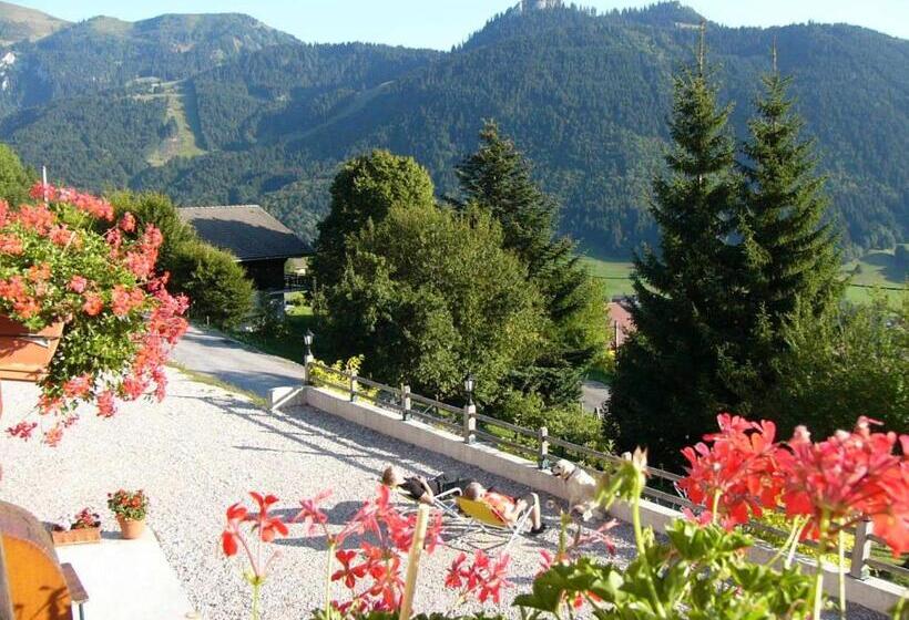 تختخواب و صبحانه Chalet Titlis