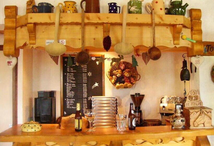 تختخواب و صبحانه Chalet Titlis