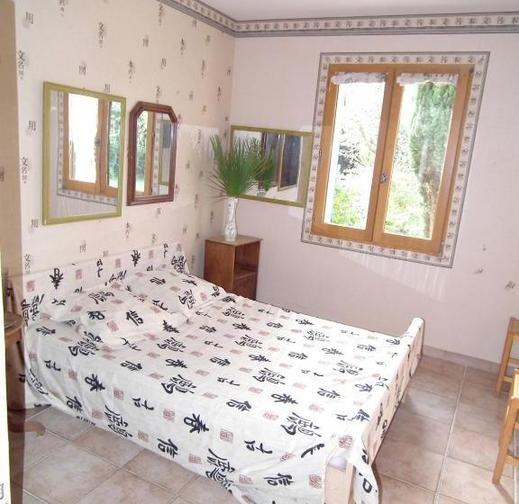 مبيت وإفطار Gite D Autheze
