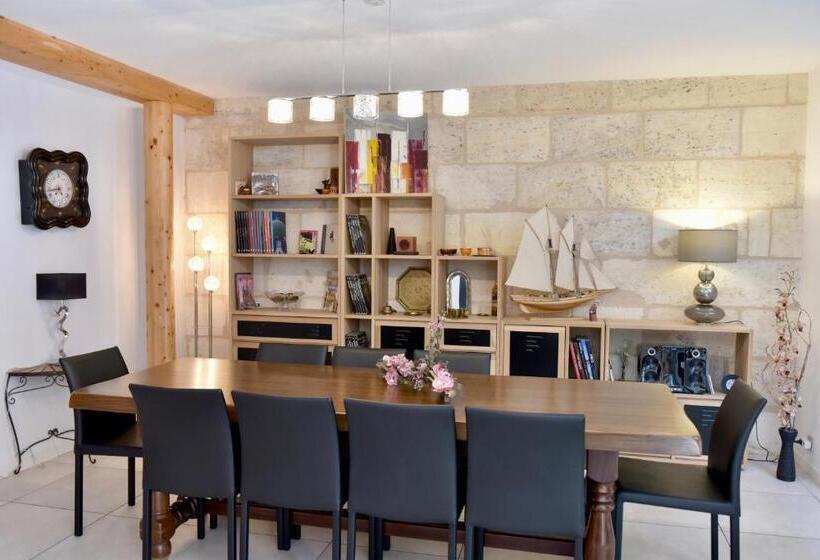 تختخواب و صبحانه Chambres A Bord O