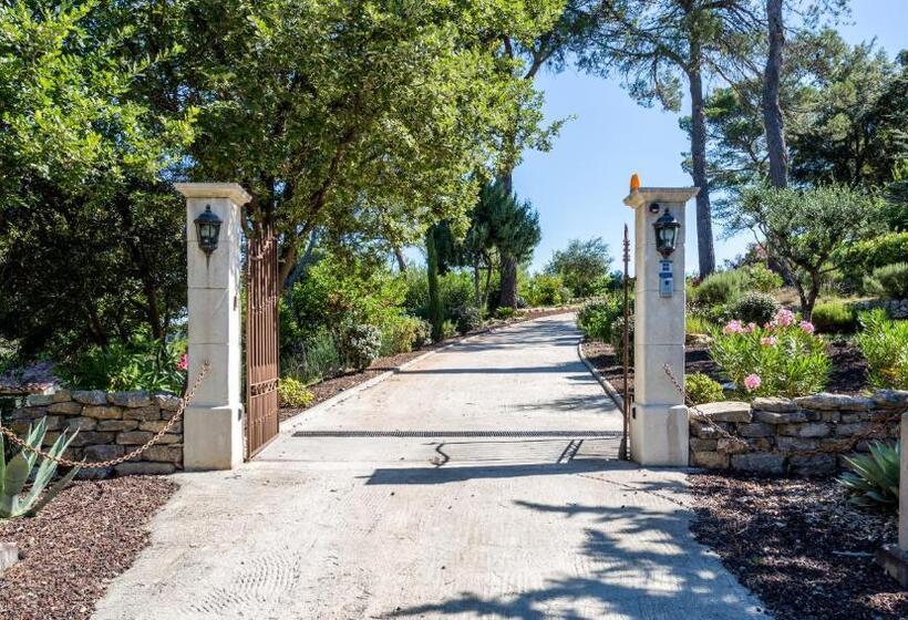 تختخواب و صبحانه Domaine L'helion