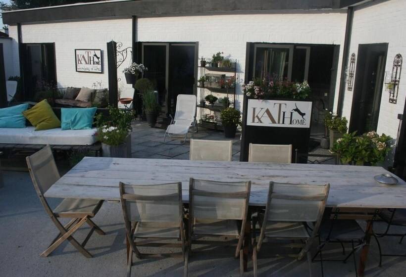 تختخواب و صبحانه Guesthouse Kathome