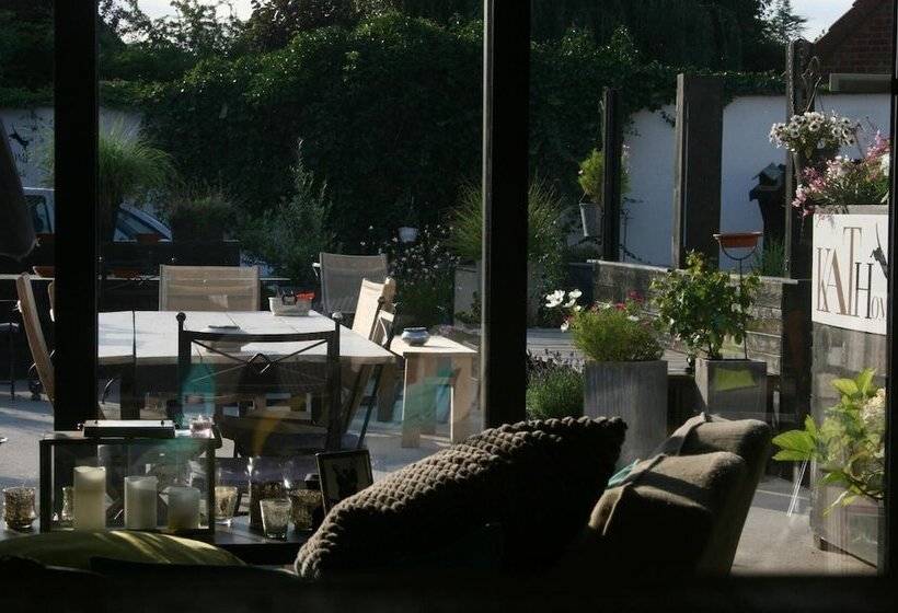 تختخواب و صبحانه Guesthouse Kathome