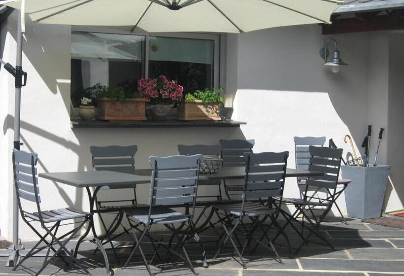 تختخواب و صبحانه La Maison Carolane