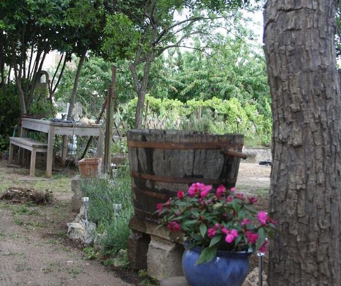 تختخواب و صبحانه Mas De Bellegou