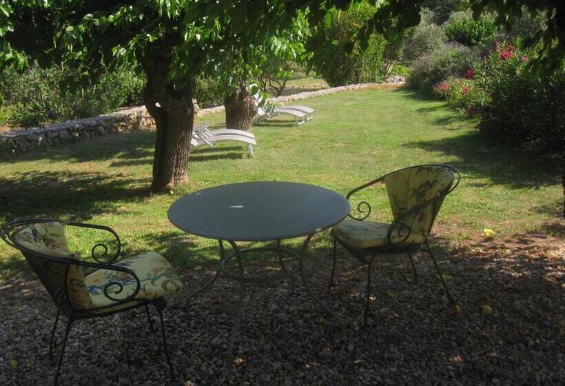 مبيت وإفطار Mas De La Garrigue