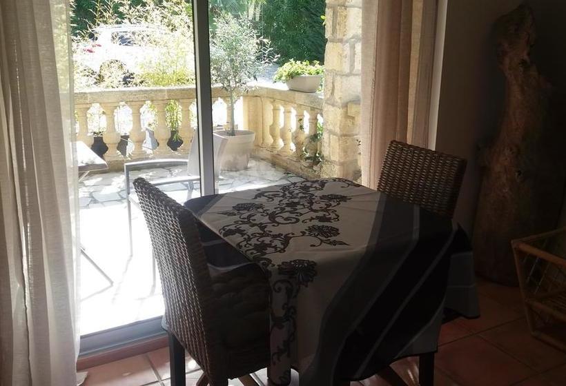 تختخواب و صبحانه Mas Lou Souleil