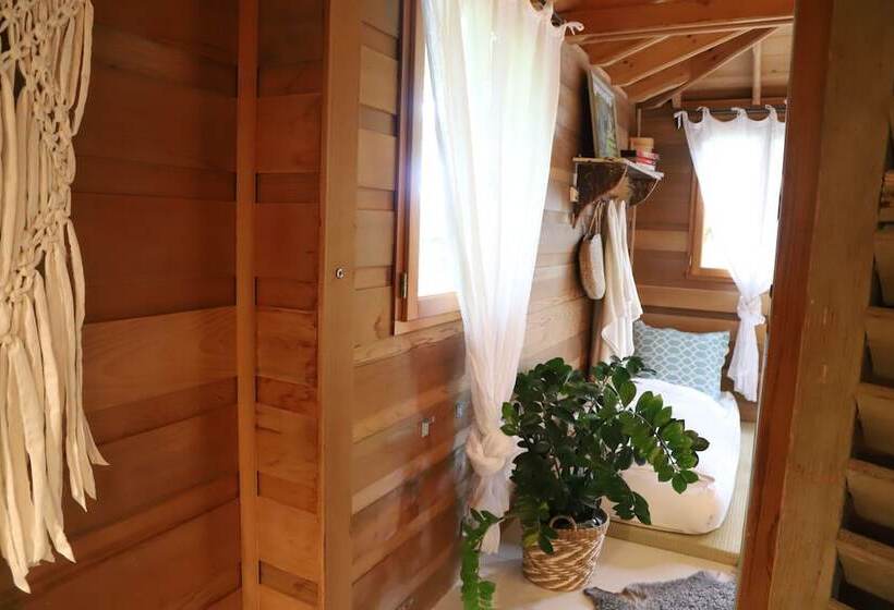 تختخواب و صبحانه Orion Tree Houses