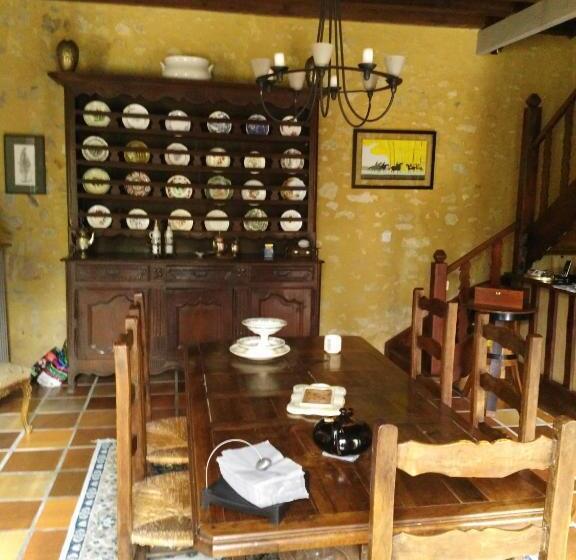 تختخواب و صبحانه Chambre D'hôtes Le Moulin De Moulis