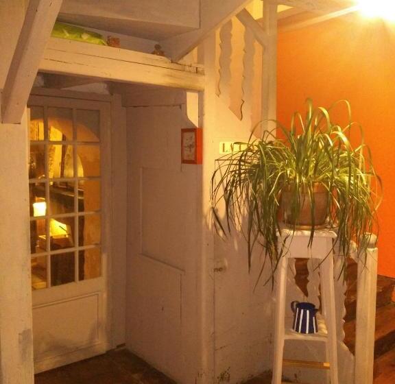 تختخواب و صبحانه Chambre D'hôtes Le Moulin De Moulis