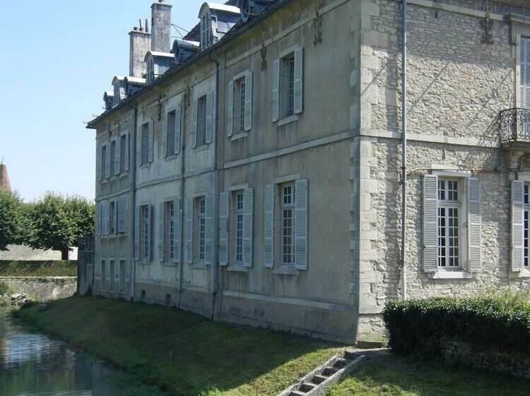 צימר Château De Serrigny