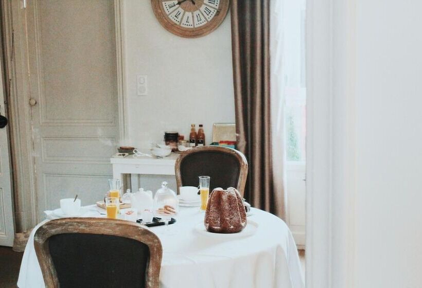 تختخواب و صبحانه La Maison De Marc