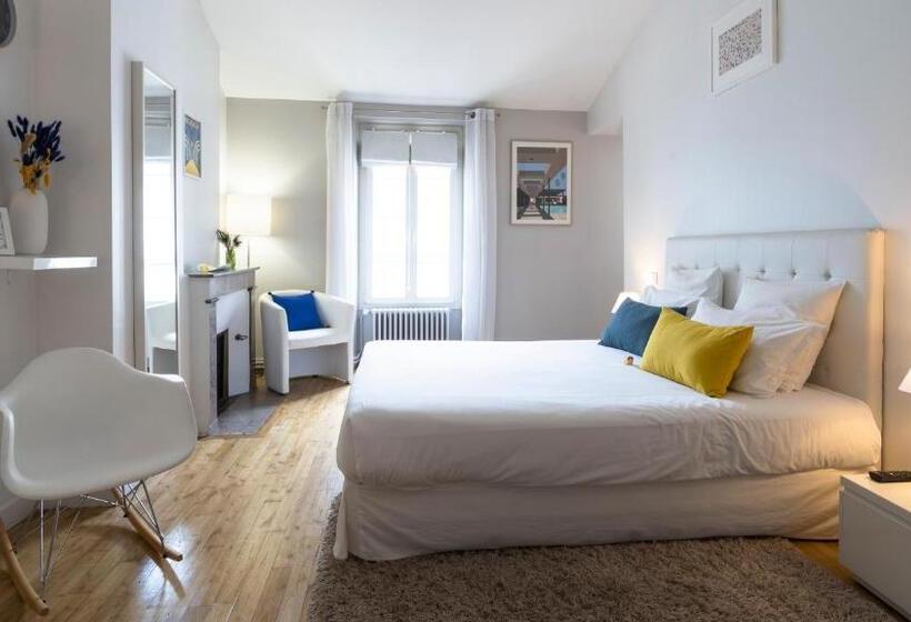 تختخواب و صبحانه La Maison De Marc
