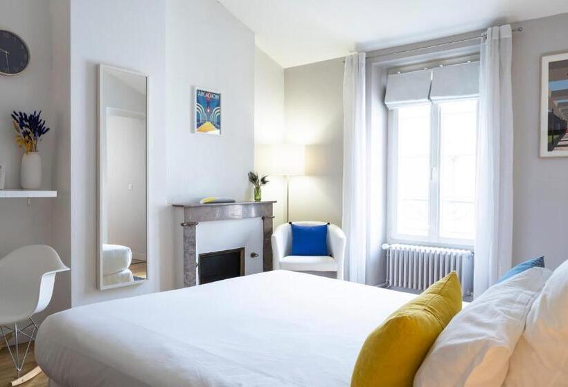 تختخواب و صبحانه La Maison De Marc