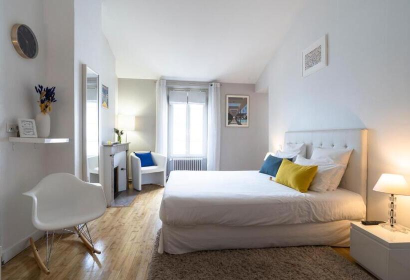 تختخواب و صبحانه La Maison De Marc
