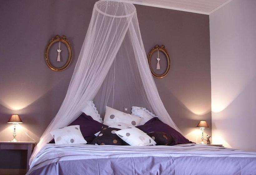 Bed and Breakfast Le Petit Chateau   Tiffauges Proche Puy Dufou