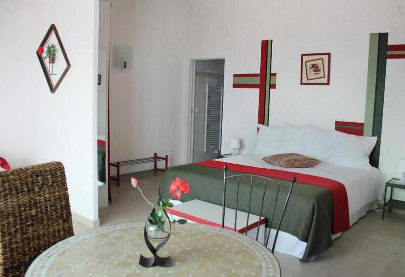 مبيت وإفطار Maison D'hôtes Bleu Azur