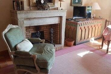 تختخواب و صبحانه Mas Du Caroubier Maison D Hotes