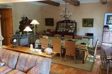 تختخواب و صبحانه Mas Du Caroubier Maison D Hotes