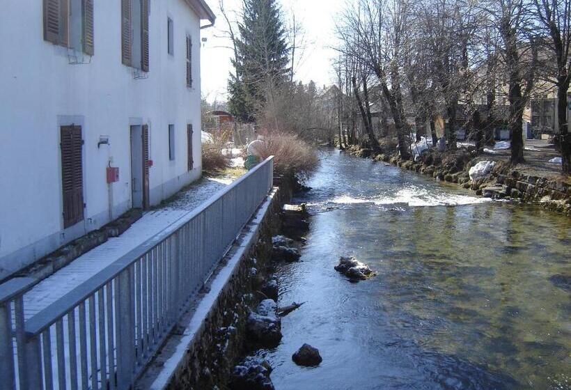 هتل Auberge De La Rivière