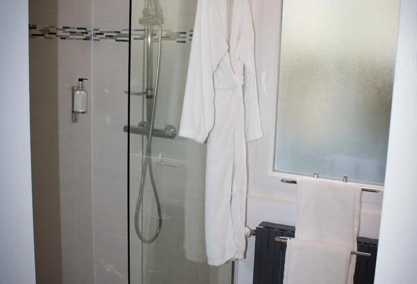ホテル Logis Hôtel & Restaurant Au Clos Paillé Charme & Caractère