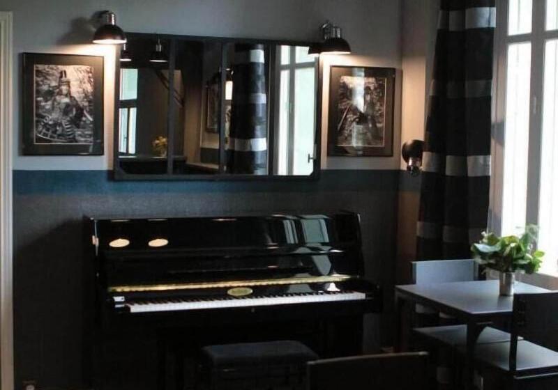 ホテル Logis Hôtel & Restaurant Au Clos Paillé Charme & Caractère