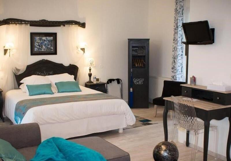 ホテル Logis Hôtel & Restaurant Au Clos Paillé Charme & Caractère