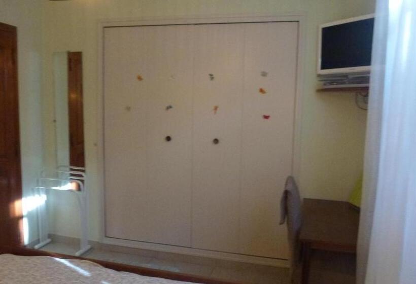 تختخواب و صبحانه Chambre D Hôtes La Pinede