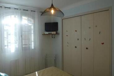 تختخواب و صبحانه Chambre D Hôtes La Pinede