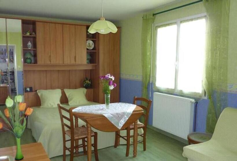 تختخواب و صبحانه Chambres D'hôtes De L'auraine