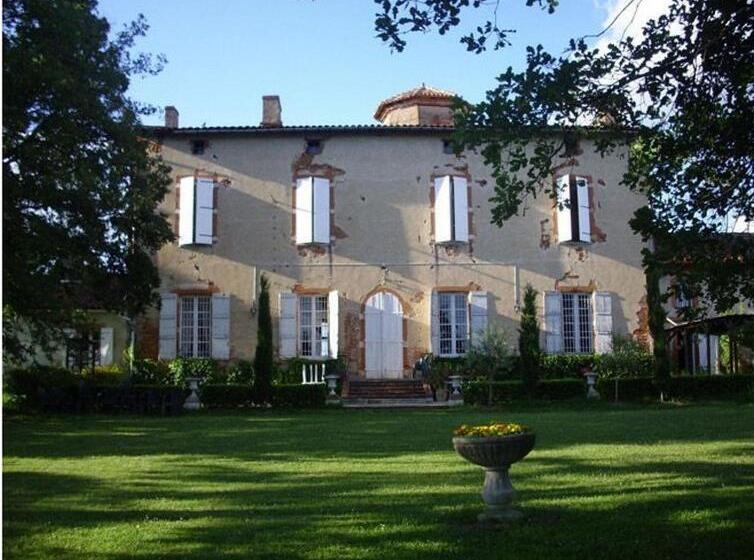 مبيت وإفطار Chateau De Thegra