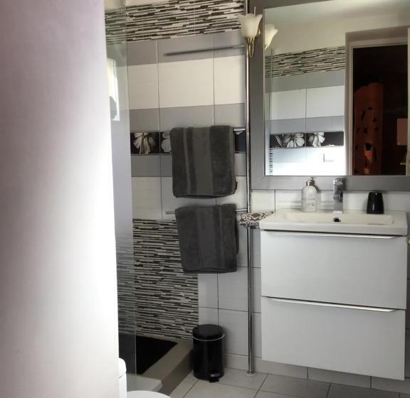 تختخواب و صبحانه Studio Accueillant Pour 2, Wifi Et Climatisation