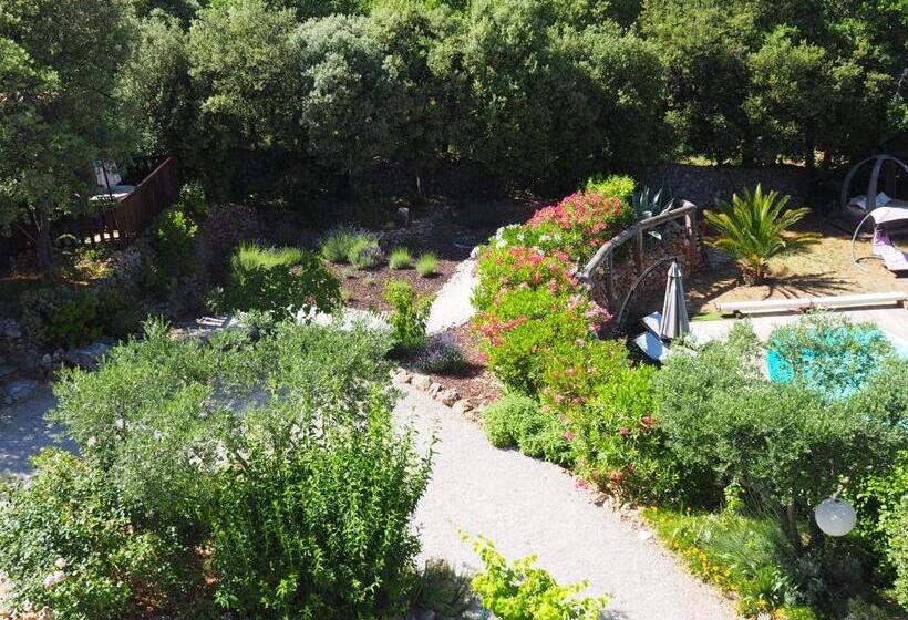 تختخواب و صبحانه Domaine De La Borie Yourhosthelper
