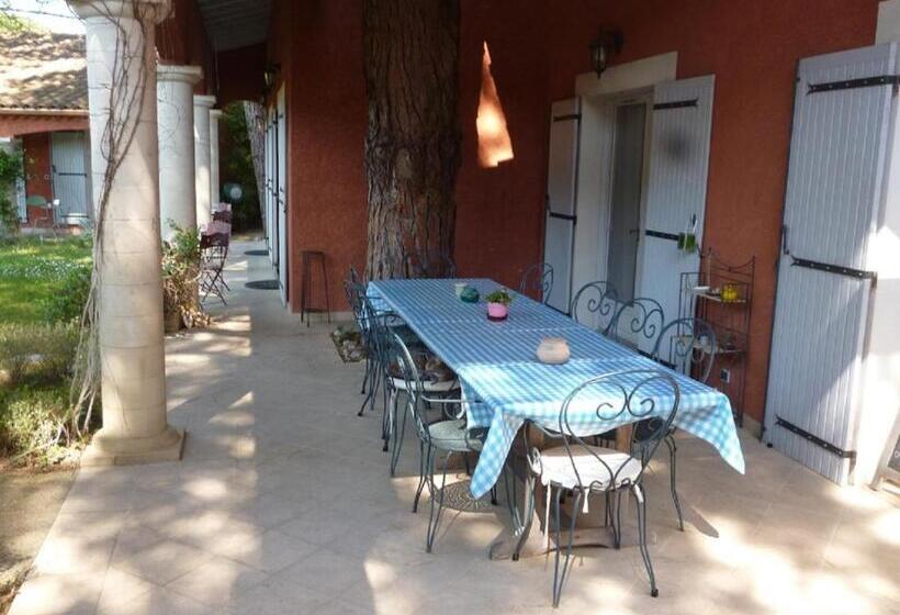 住宿加早餐  La Bastide Des Pins