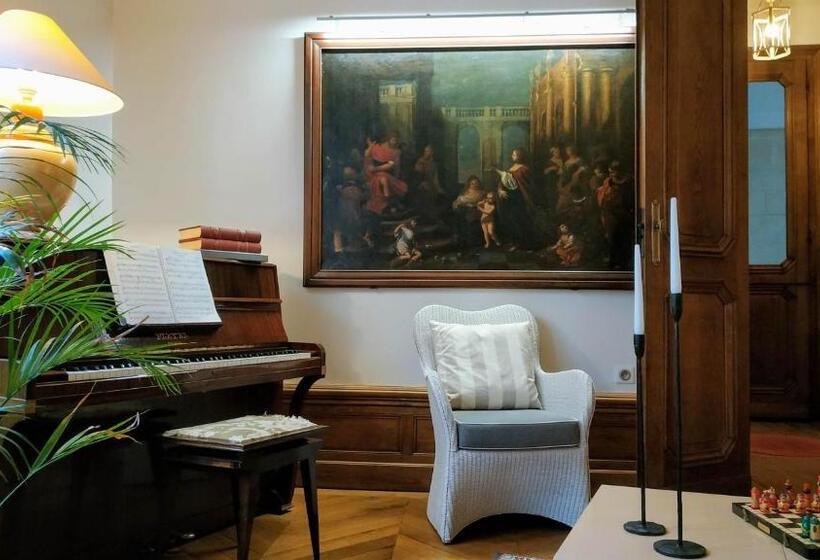 تختخواب و صبحانه La Maison Jules