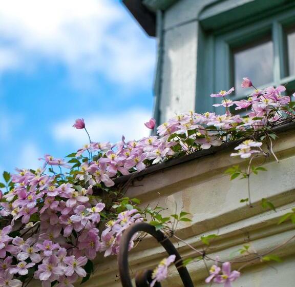تختخواب و صبحانه La Maison Jules