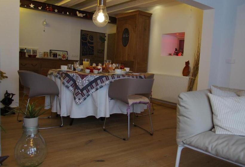 تختخواب و صبحانه Le Chat Rouge Chambres D'hôtes De Charme En Alsace