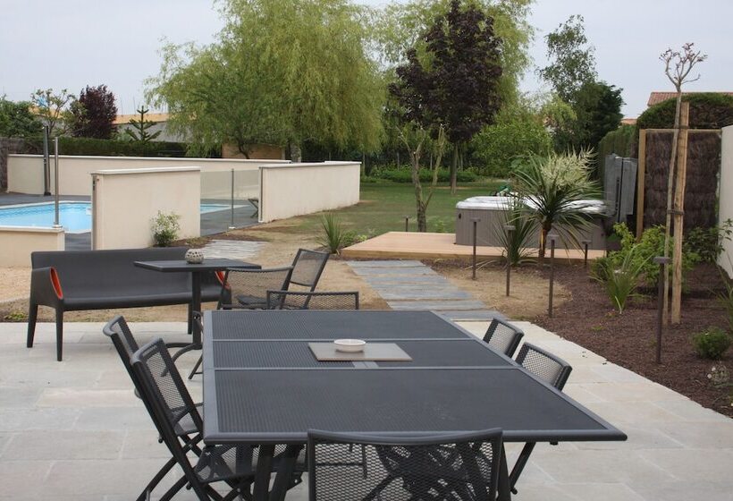 تختخواب و صبحانه Maison Marie Barrault