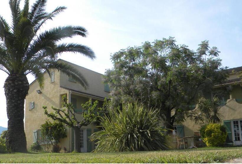 هتل Auberge Les Oliviers