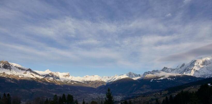 هتل Chalet Alpen Valley, Montblanc