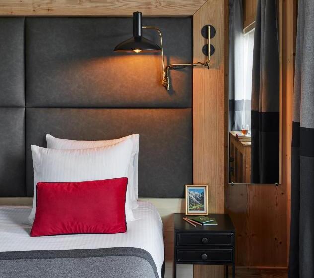 هتل Chalet Alpen Valley, Montblanc