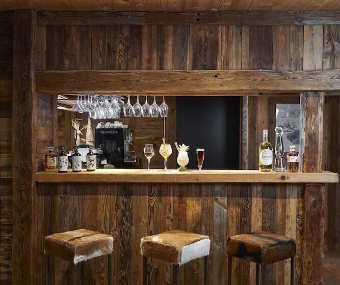 هتل Chalet Alpen Valley, Montblanc