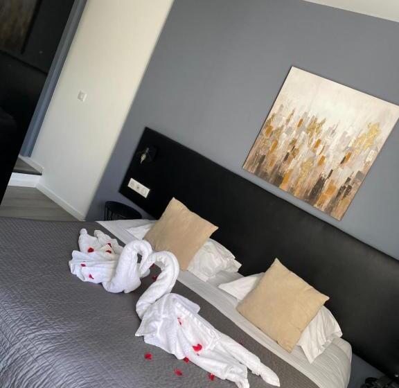 هتل Hôtel Eden Cassis   Parking Privé
