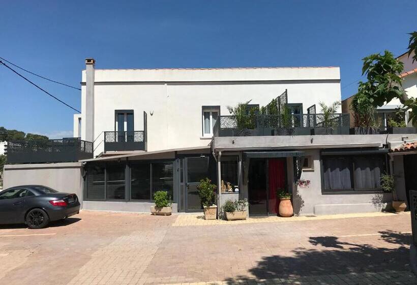 هتل Hôtel Eden Cassis   Parking Privé